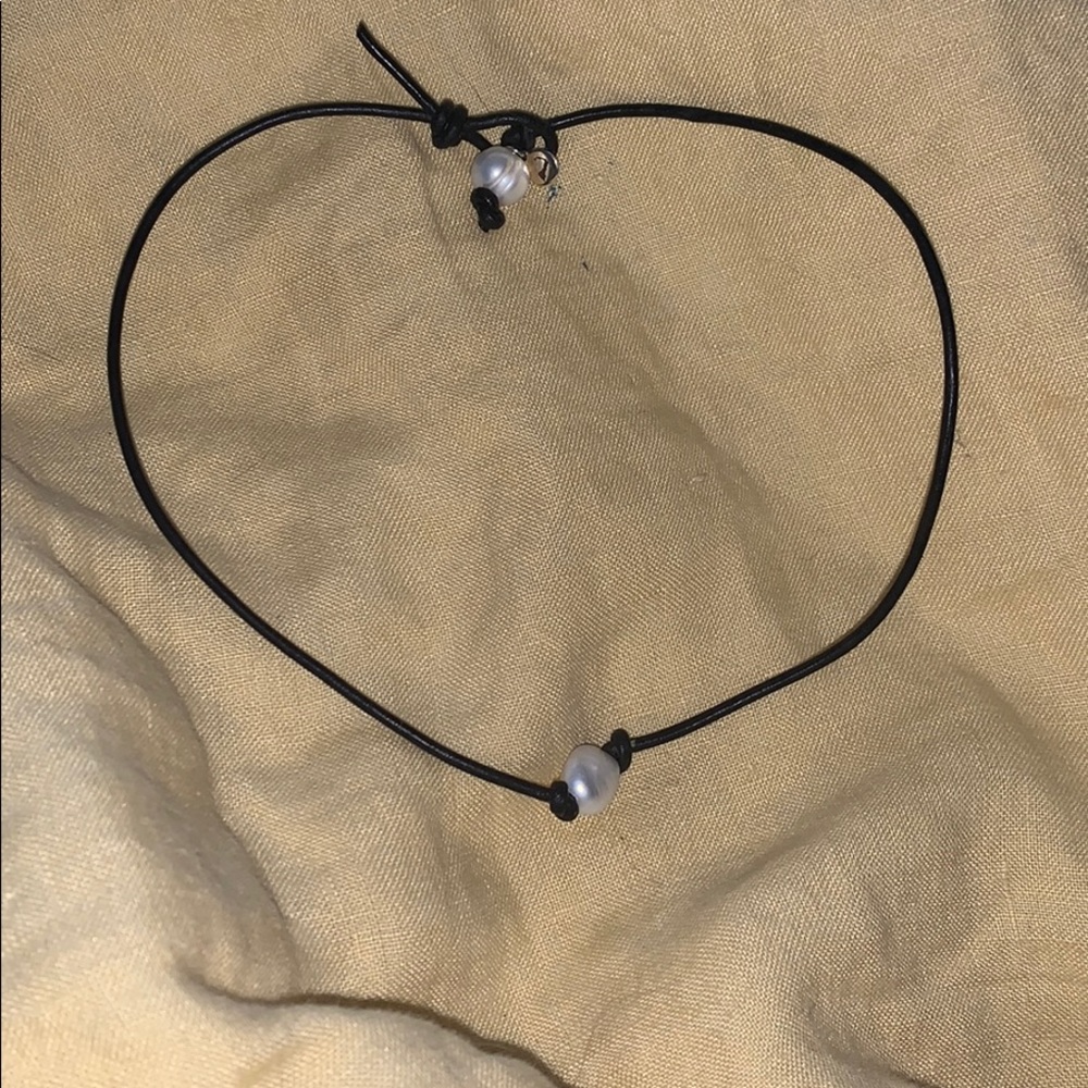 Pearl chocker